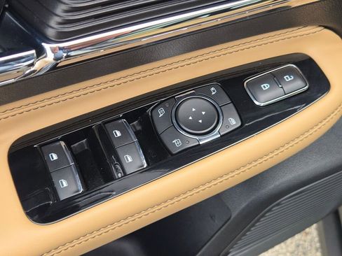 Used 2022 Lincoln Corsair Reserve w/ Equipment Group 201A image 24