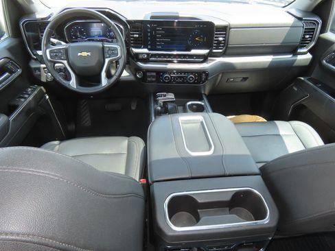 Used 2022 Chevrolet Silverado 1500 LTZ AWD/4WD image 23