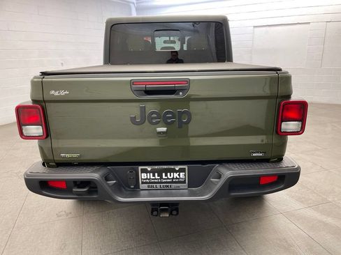 Used 2023 Jeep Gladiator Sport AWD/4WD image 9