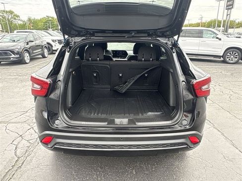 Used 2024 Chevrolet Trax RS w/ Sunroof Package FWD image 24