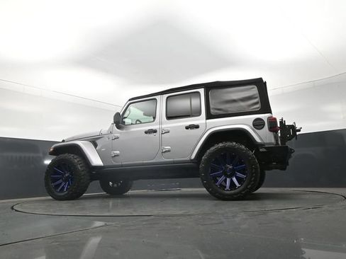 Used 2019 Jeep Wrangler Unlimited Sahara AWD/4WD image 24