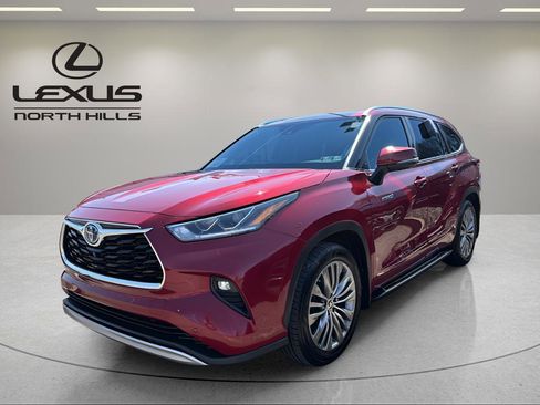 Used 2021 Toyota Highlander Platinum image 1