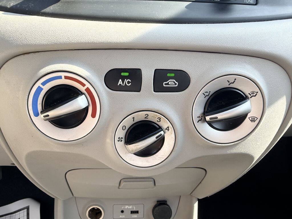 Used 2011 Hyundai Accent GS FWD image 13