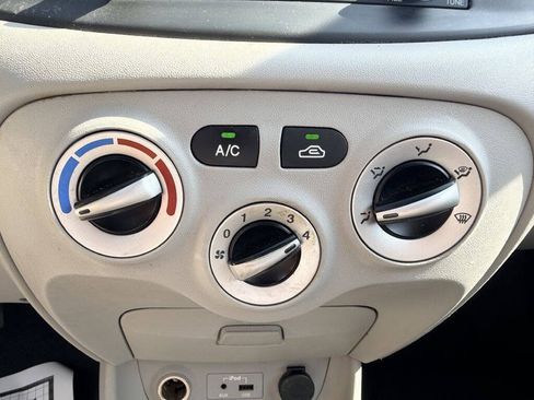 Used 2011 Hyundai Accent GS FWD image 13