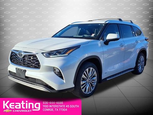 Used 2025 Toyota Highlander Platinum image 3