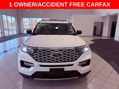 Used 2020 Ford Explorer Platinum w/ Premium Technology Package image 2