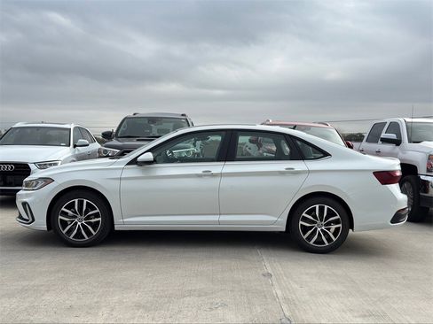 New 2026 Volkswagen Jetta SE image 8