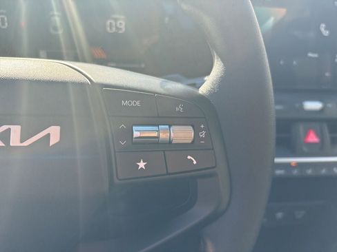 Used 2025 Kia K4 LXS image 22
