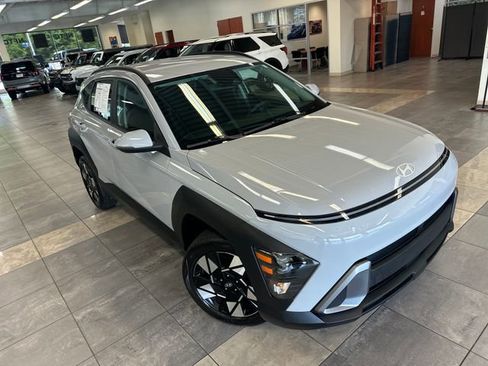 Used 2025 Hyundai Kona SEL AWD/4WD image 9