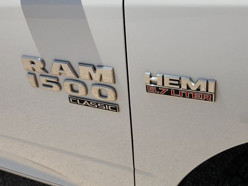 Used 2020 RAM 1500 Classic SLT AWD/4WD image 8