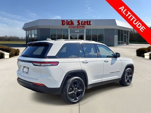 Certified 2023 Jeep Grand Cherokee Altitude image 4