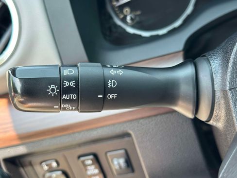 Used 2021 Toyota Tundra Limited w/ Limited Premium Package AWD/4WD image 18