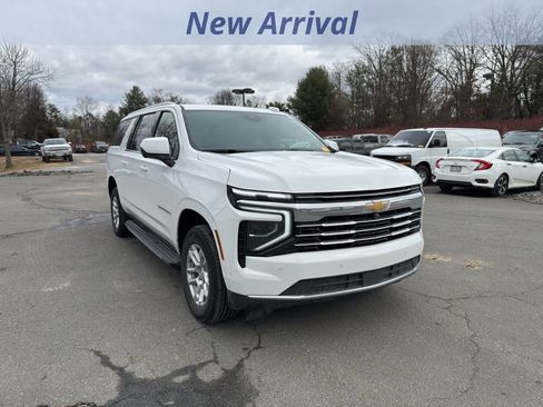 Certified 2025 Chevrolet Suburban LT image 2