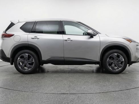 Used 2025 Nissan Rogue SV FWD image 11