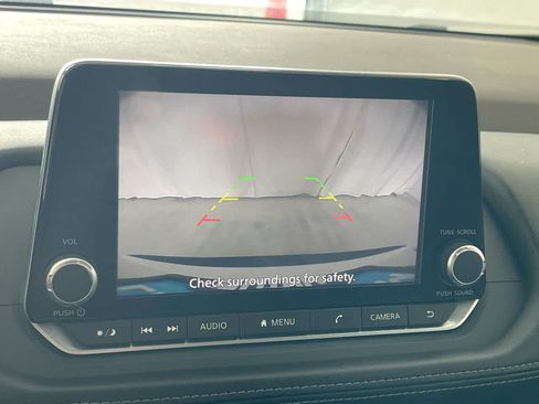 Used 2023 Nissan Rogue SV AWD/4WD image 17
