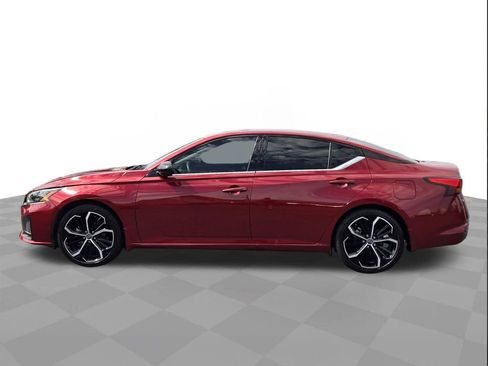 Used 2025 Nissan Altima 2.5 SR w/ SR Premium Package image 8