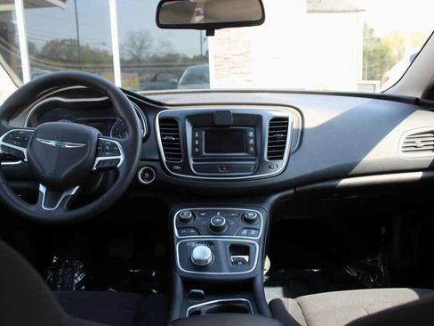 Used 2016 Chrysler 200 Limited FWD image 27