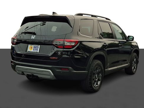 Certified 2025 Honda Pilot TrailSport image 7