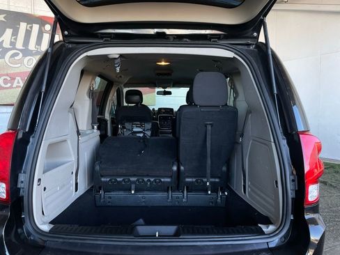 Used 2018 Dodge Grand Caravan SE w/ UConnect Hands-Free Group image 29