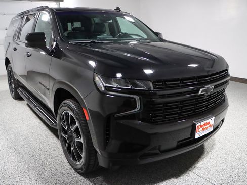 Used 2024 Chevrolet Suburban RST w/ Luxury Package AWD/4WD image 5
