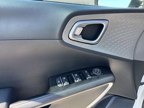 Used 2024 Kia Soul LX w/ Option Group 015 image 22