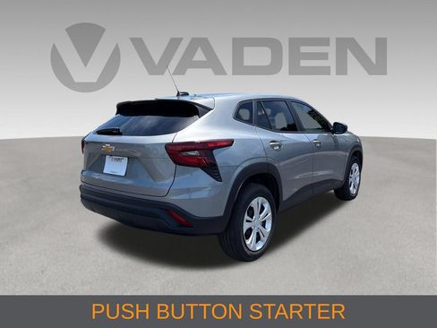 Used 2026 Chevrolet Trax LS FWD image 5