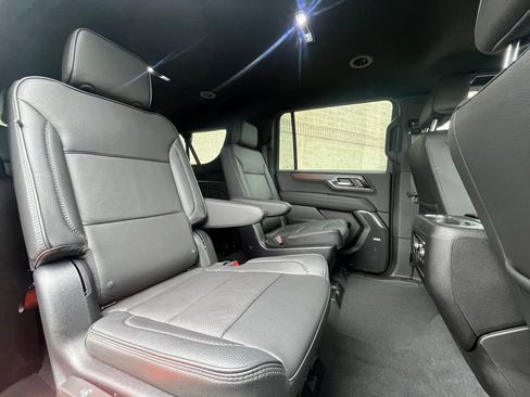 Used 2025 GMC Yukon XL Denali AWD/4WD image 17