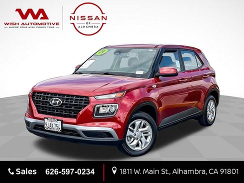 Used 2024 Hyundai Venue SE FWD image 1