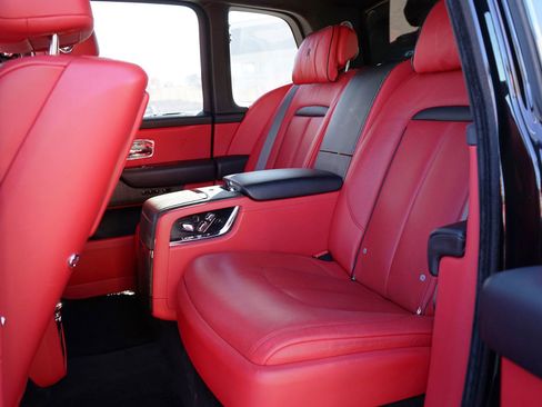 Used 2022 Rolls-Royce Cullinan w/ Cullinan Package image 14