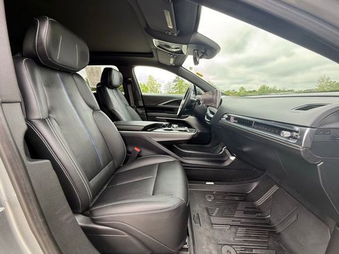 Used 2025 Cadillac Lyriq Luxury w/ LPO, Floor Liner Package AWD/4WD image 34