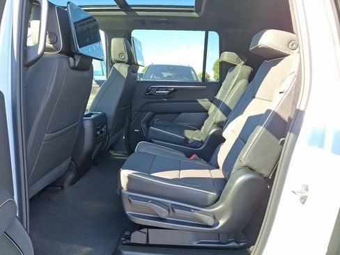 New 2026 Chevrolet Suburban Premier image 5