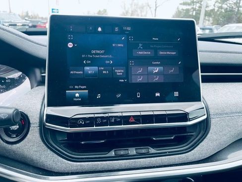 Used 2024 Jeep Compass Latitude image 21