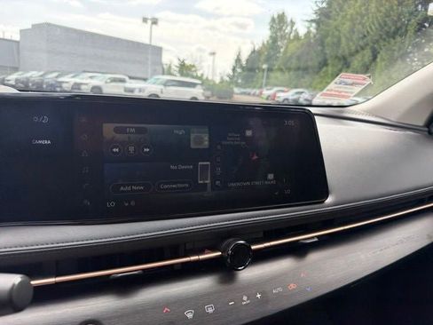 Used 2023 Nissan Ariya AWD image 15