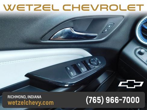 Used 2025 Chevrolet Trax LT FWD image 25