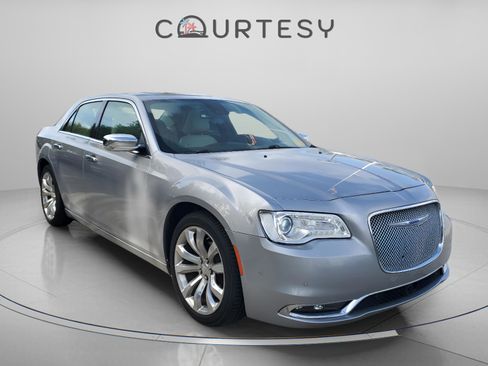 Used 2018 Chrysler 300 Limited w/ Safetytec Plus Group image 4