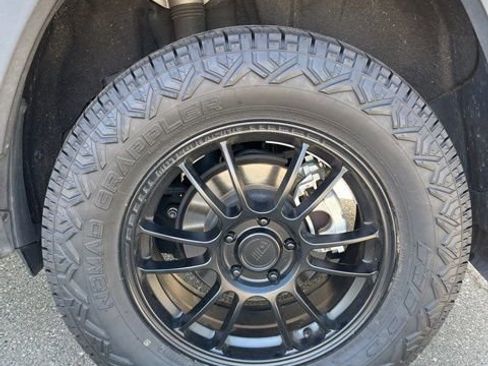 Used 2021 Toyota RAV4 XLE Premium AWD/4WD image 10