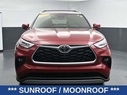 Used 2025 Toyota Highlander Platinum AWD/4WD image 4