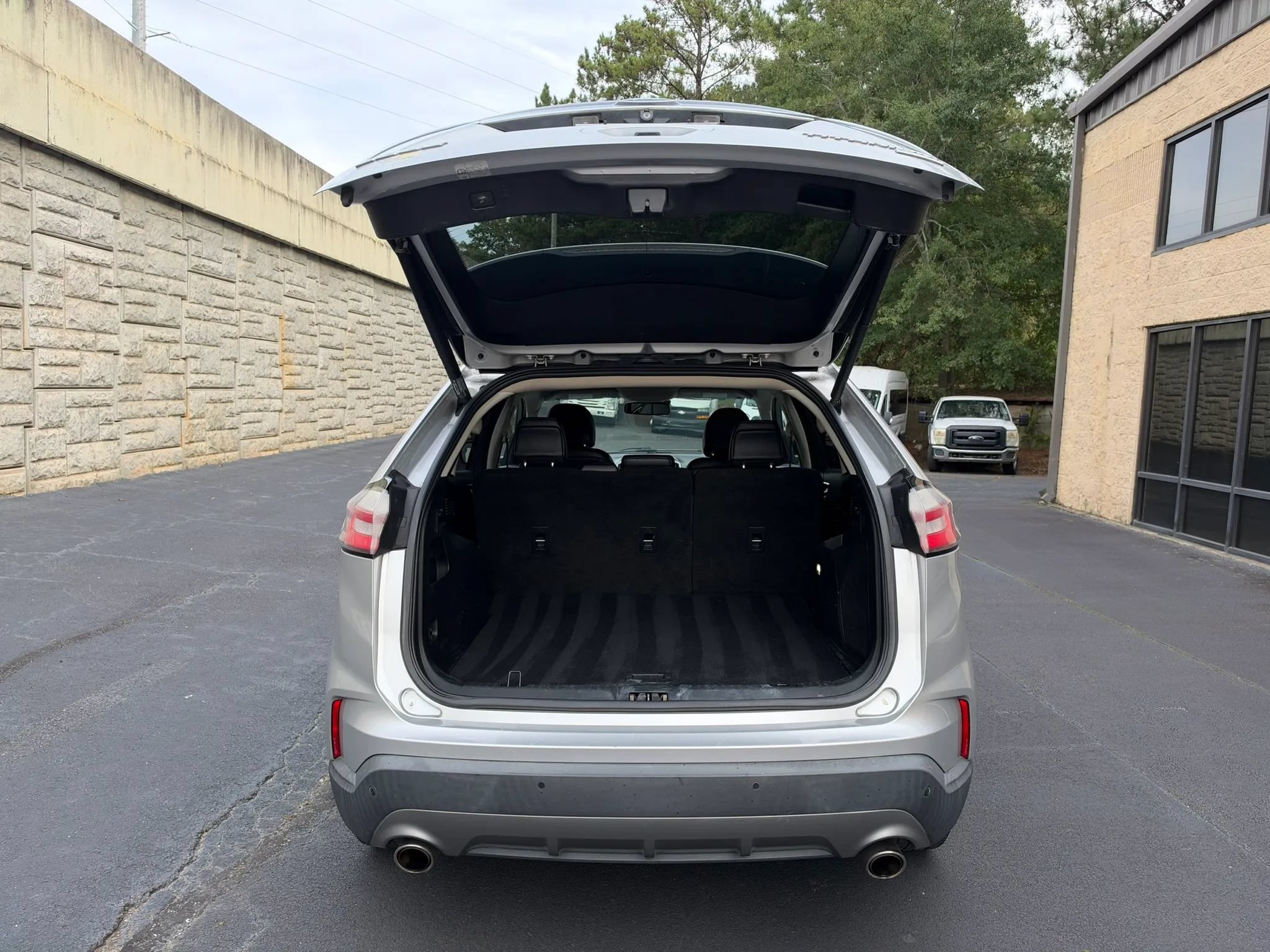 Used 2019 Ford Edge Titanium FWD image 34