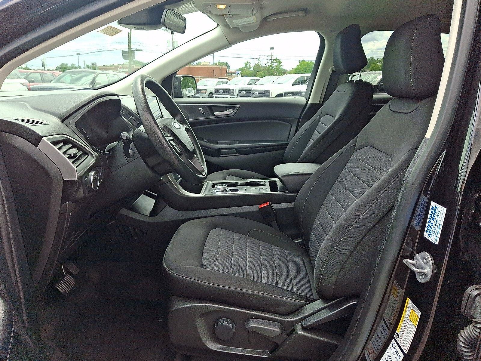 Certified 2022 Ford Edge SE w/ Black Appearance Package AWD/4WD image 12