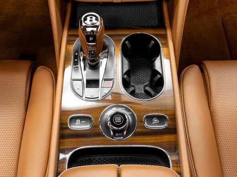 Used 2019 Bentley Bentayga image 30