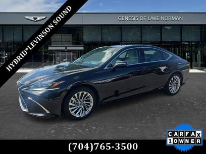 Used 2022 Lexus ES 300h Ultra Luxury w/ Accessory Package 2