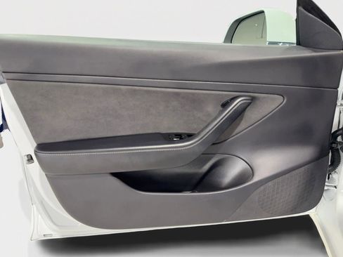 Used 2019 Tesla Model 3 Standard Range image 14