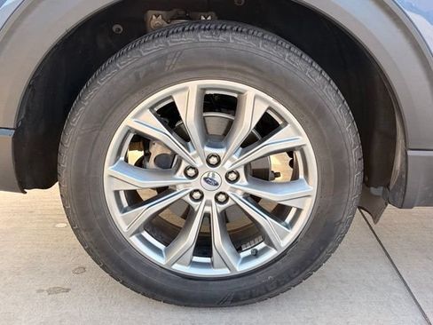 Used 2021 Ford Explorer Limited w/ Equipment Group 301A AWD/4WD image 6