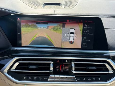 Used 2021 BMW X7 M50i w/ Dynamic Handling Package AWD/4WD image 16