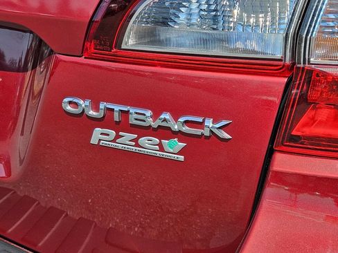 Used 2017 Subaru Outback 2.5i Limited AWD/4WD image 10
