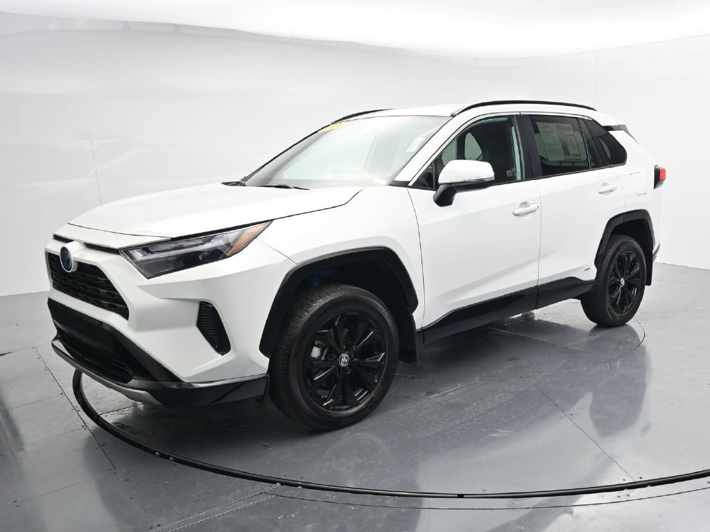 Used 2024 Toyota RAV4 SE AWD/4WD image 4
