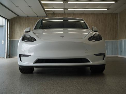 Used 2024 Tesla Model Y Performance AWD/4WD image 2