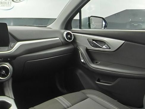Used 2025 Chevrolet Blazer LT FWD image 15