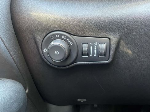 Used 2025 Jeep Compass Trailhawk AWD/4WD image 18