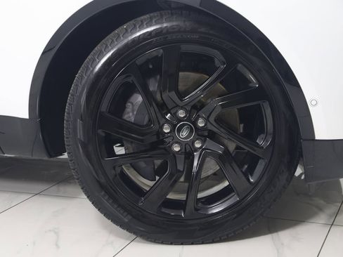 Used 2023 Land Rover Discovery S R-Dynamic image 17